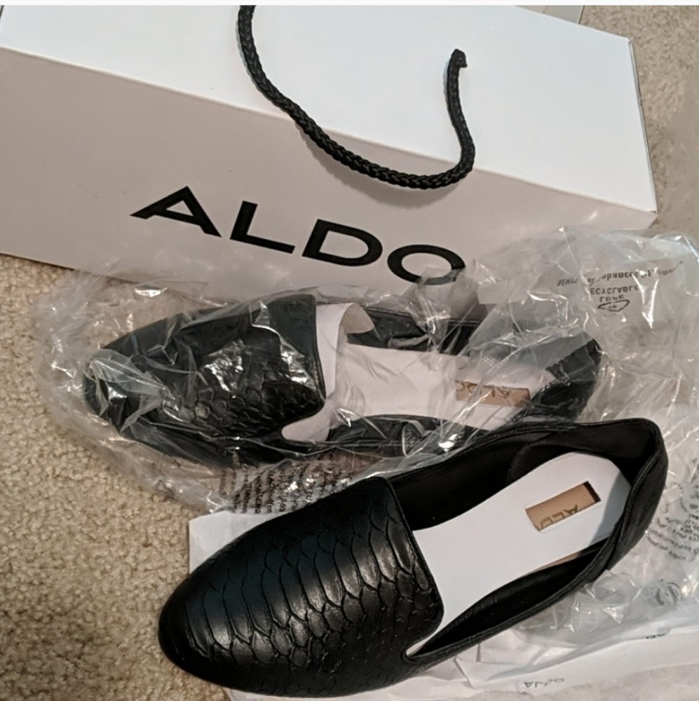 Size 7 Aldo snake print flats